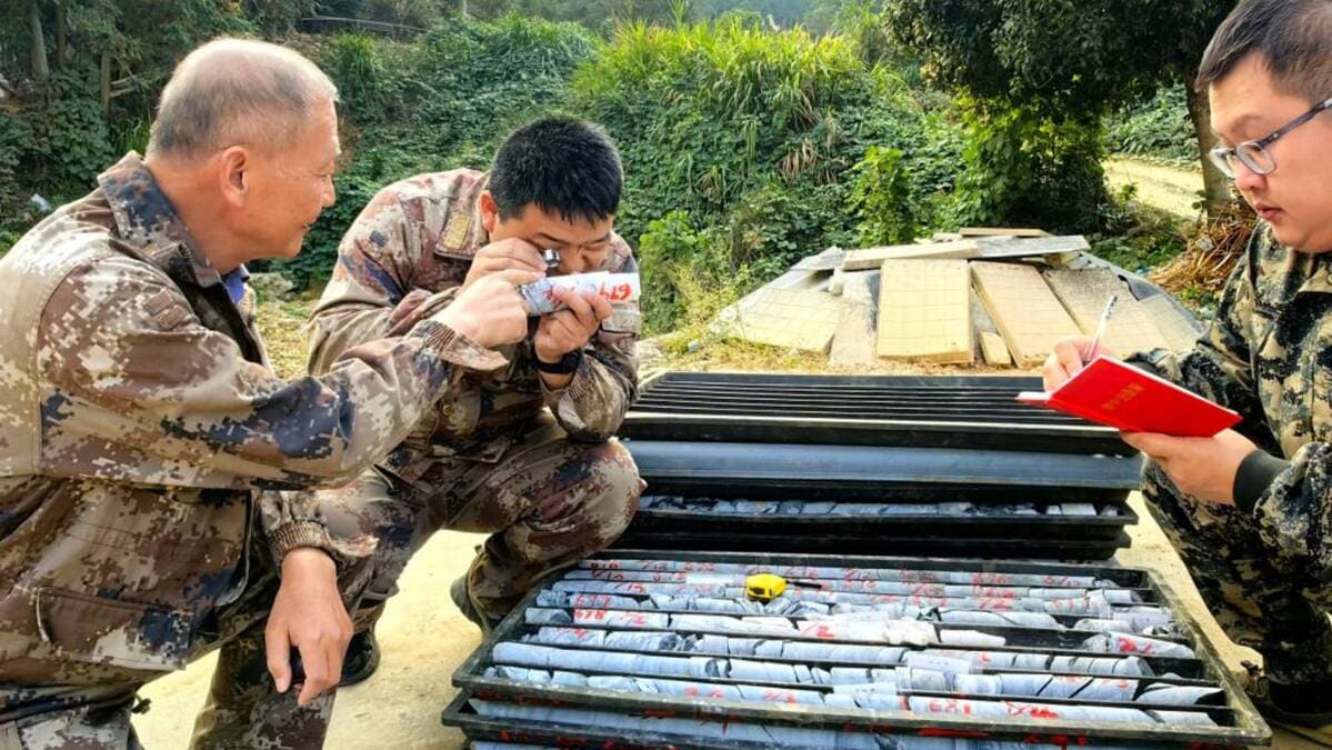 China Uncovers Giant Gold Deposit: China Uncovers Giant Gold Deposit: