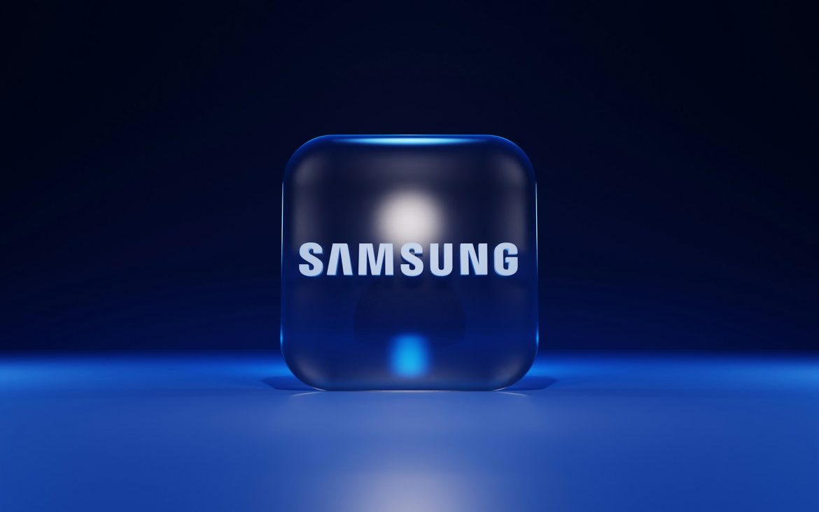 Samsung présente sa nouvelle bague connectée, une concurrente directe de l’Oura, lors de son dernier événement.