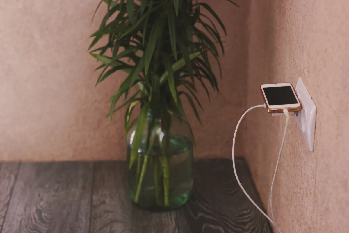 laisser-son-portable-charger-en-permanence-quels-sont-les-risques