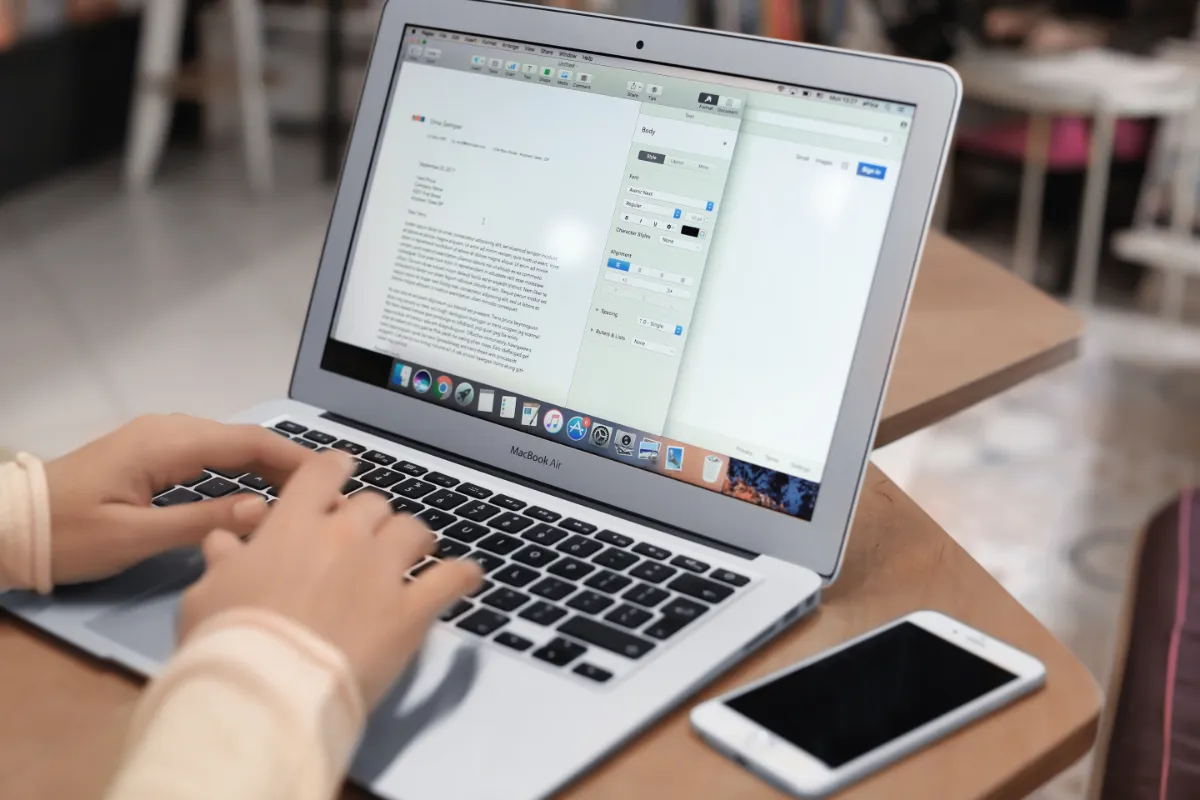 pour-la-rentree-ne-ratez-pas-ces-offres-sur-les-macbook-air-dapple-plus-de-300-euros-de-reduction-sur-les-modeles-de-la-gamme