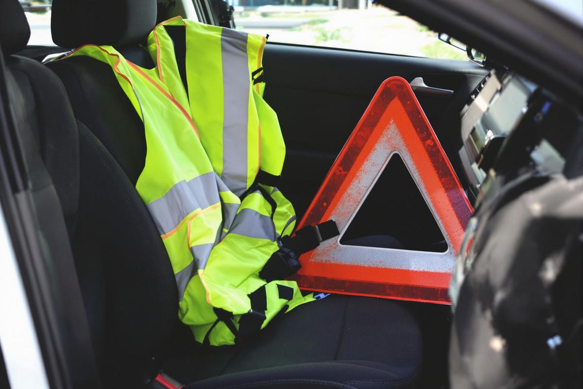 La nouvelle est tombée : les automobilistes doivent impérativement avoir ces équipements en 2025 - Évitez l’amende !