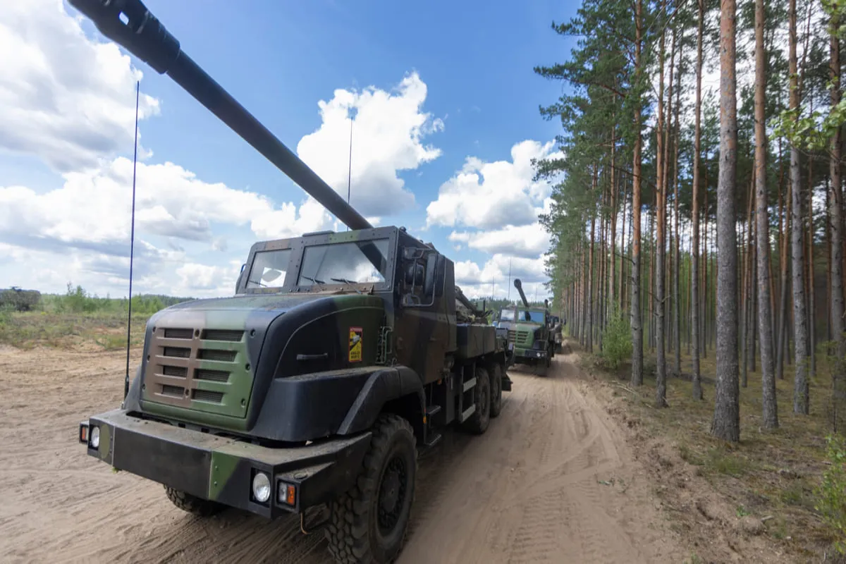 Le canon Caesar, un des fleurons de l'armement produit en France par KNDS, une arme utilisée en Ukraine.